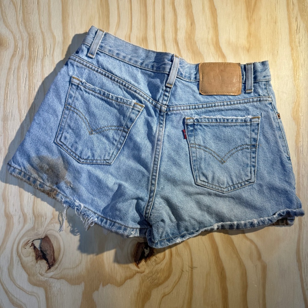 Levi's Women's Distressed Denim Cutoff Shorts Light Wash Raw Hem Size 9 JR